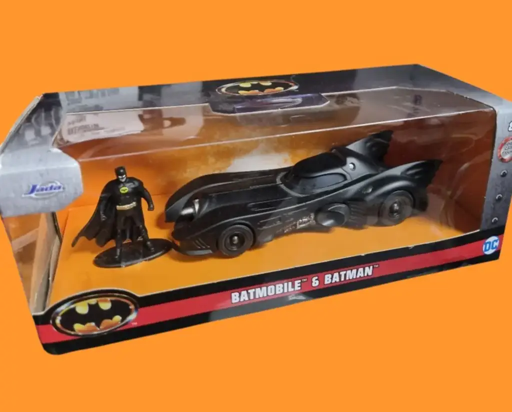 Justice League Batman And Batmobile Figurine