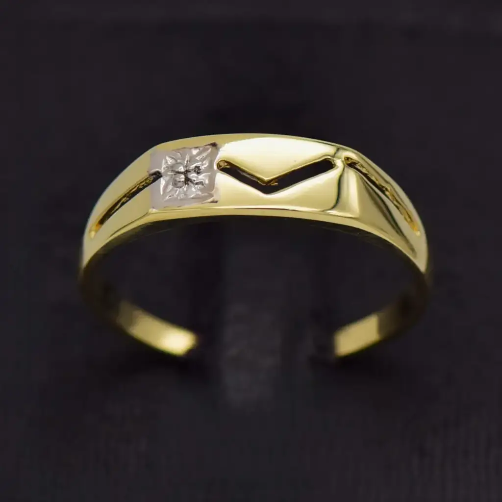 9ct Yellow Gold Men's Ring - View 9