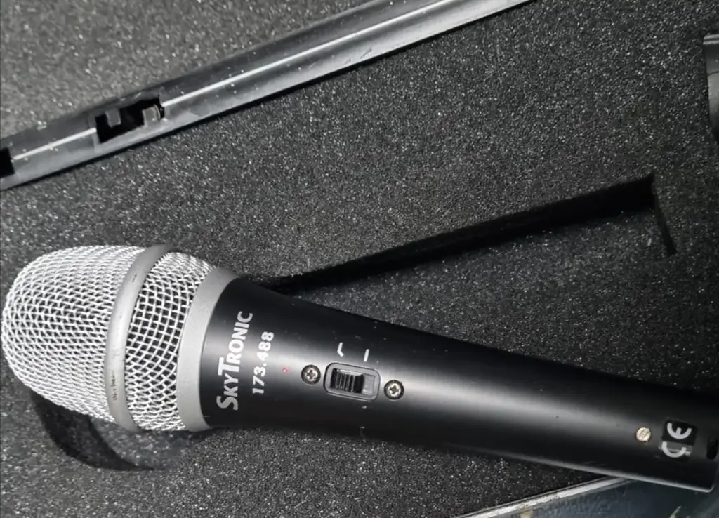 Skytronic 173.488 Microphone - View 2