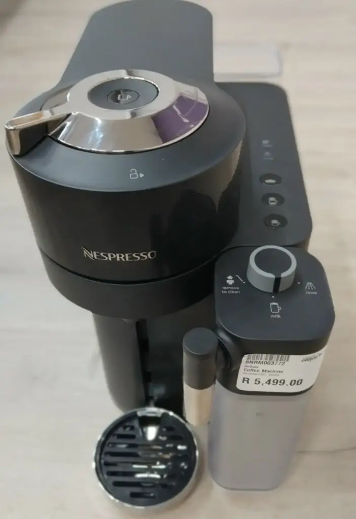 Nespresso Gdv5-Za-Bk-Ne Vertuo Lattissima Black - View 3