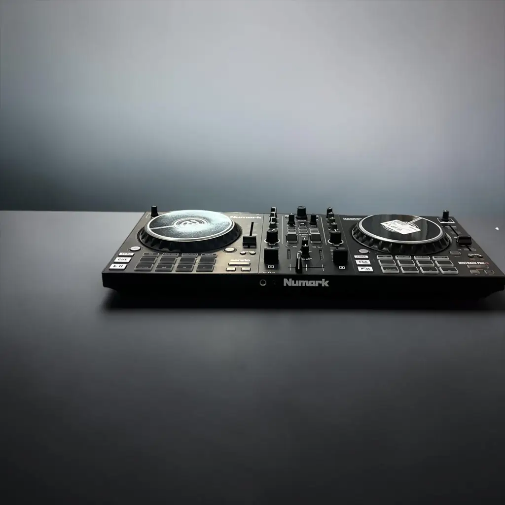 Perfomance Dj Controller Numark - View 3