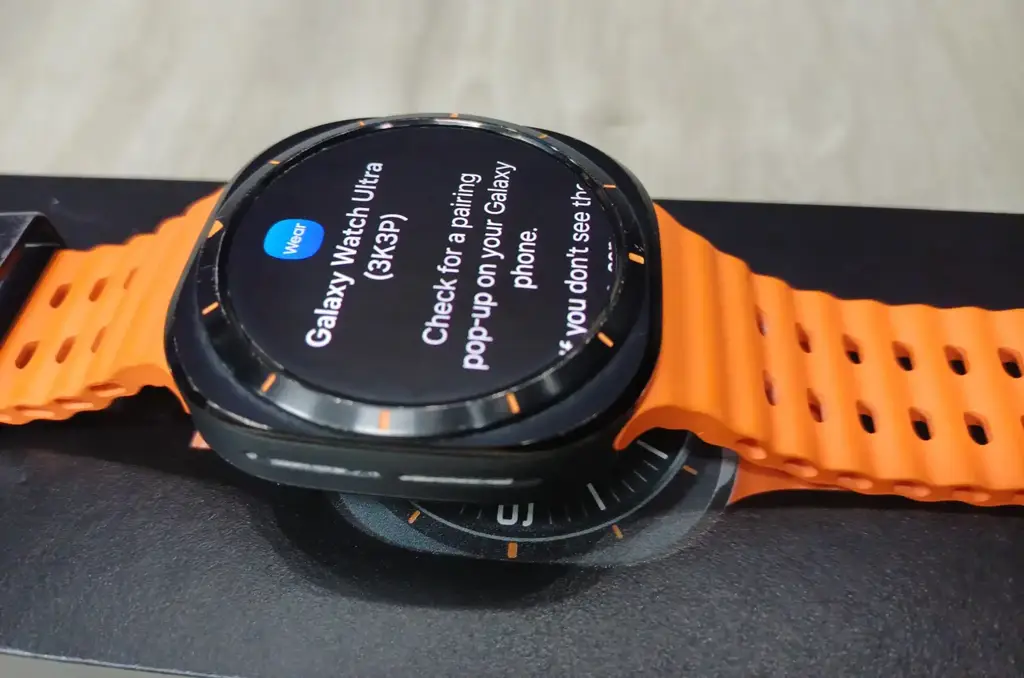 Samsung Galaxy Watch Ultra - View 3