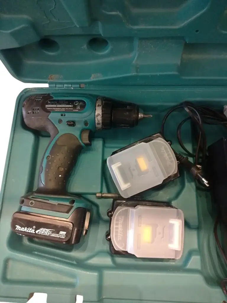 Makita Dhp453 Drill - View 3