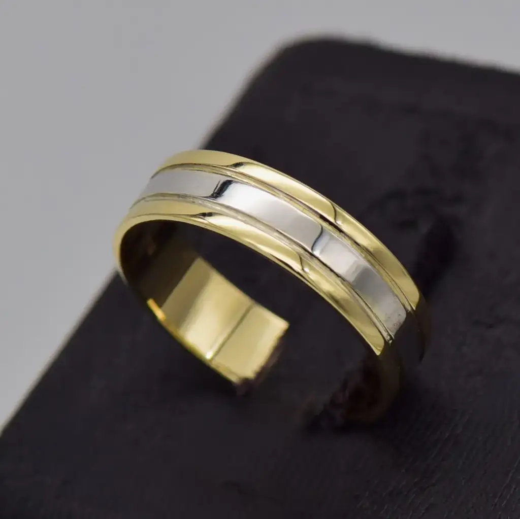 9ct Yellow Gold Wedding Band Patterned - View 3
