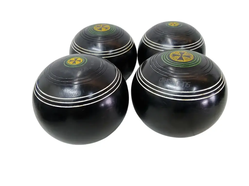 Henselite Super Grip 4 15/16 Lawn Bowls Set - View 2