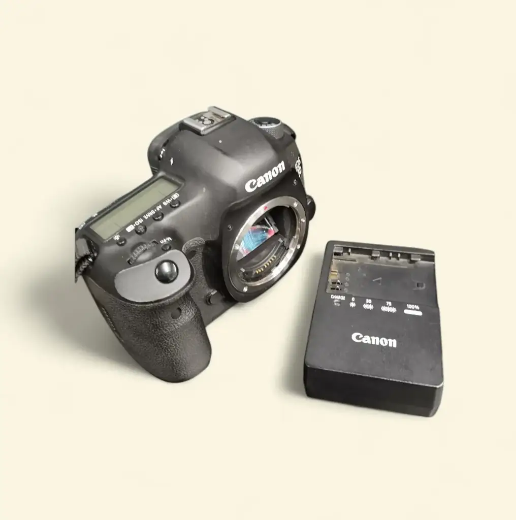 Canon Eos 5D Mark 3 Body Only Camera - View 3