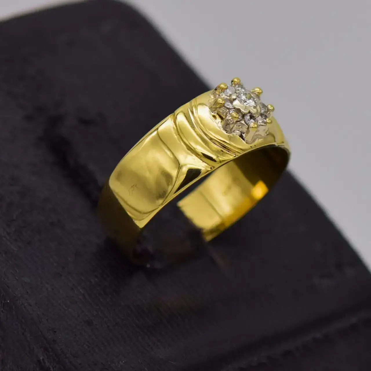 18Ct Yellow Gold Dress Ring - View 2