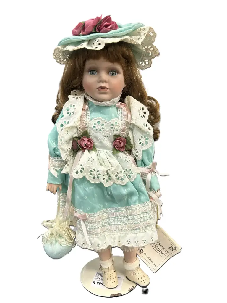 Leonardo Collection – Porcelain Doll