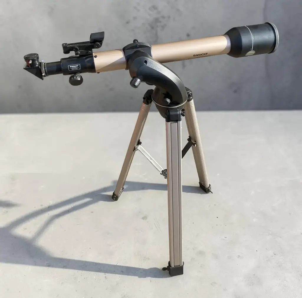Tasco Starguide 60 (Model St-60700Ct) Refractor Telescope. - View 2