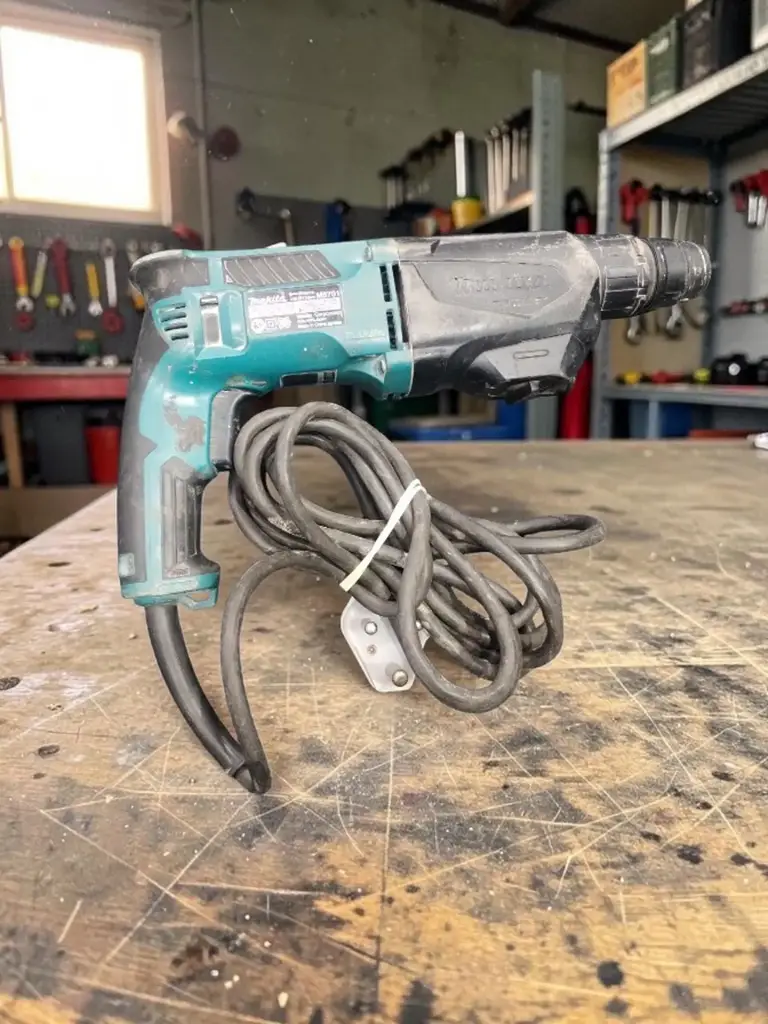 Makita M8701 Hammer Drill - View 2