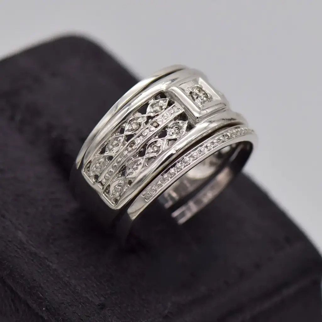 9ct Yellow Gold Trip Set Ring - View 2