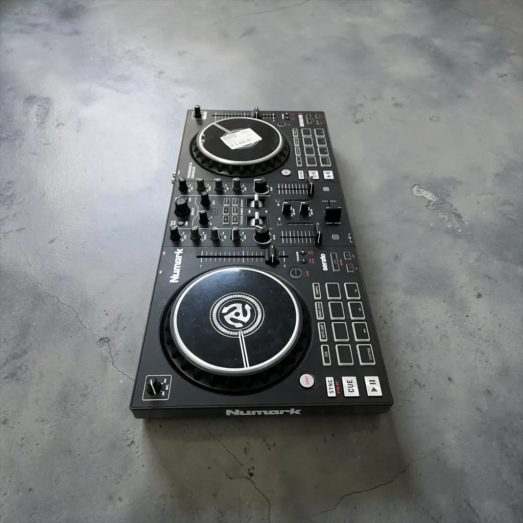 Perfomance Dj Controller Numark - View 2