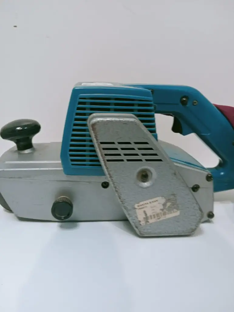 Makita Belt Sander 100Mm X 610Mm 9401