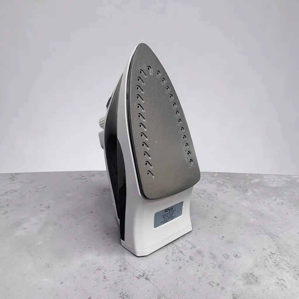 Royal Rss-2000 Steam Iron - View 3