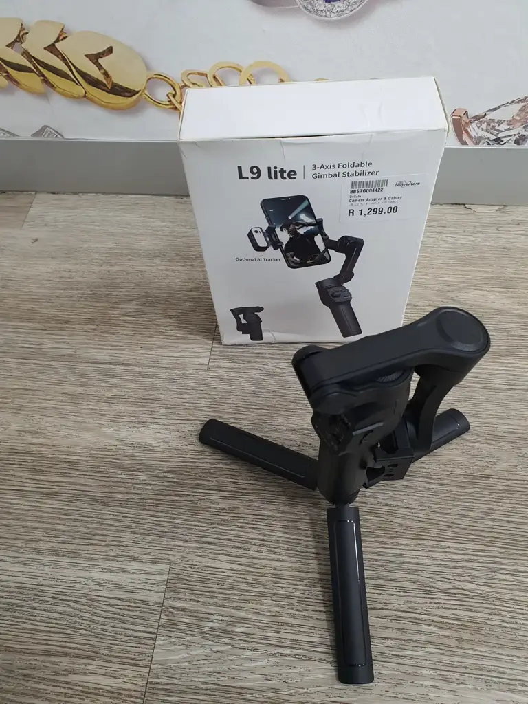 L9 Lite 3-Axis Foldable Gimbal Stabilizer – Smartphone Compatible | Remote Control + Usb Charging - View 2
