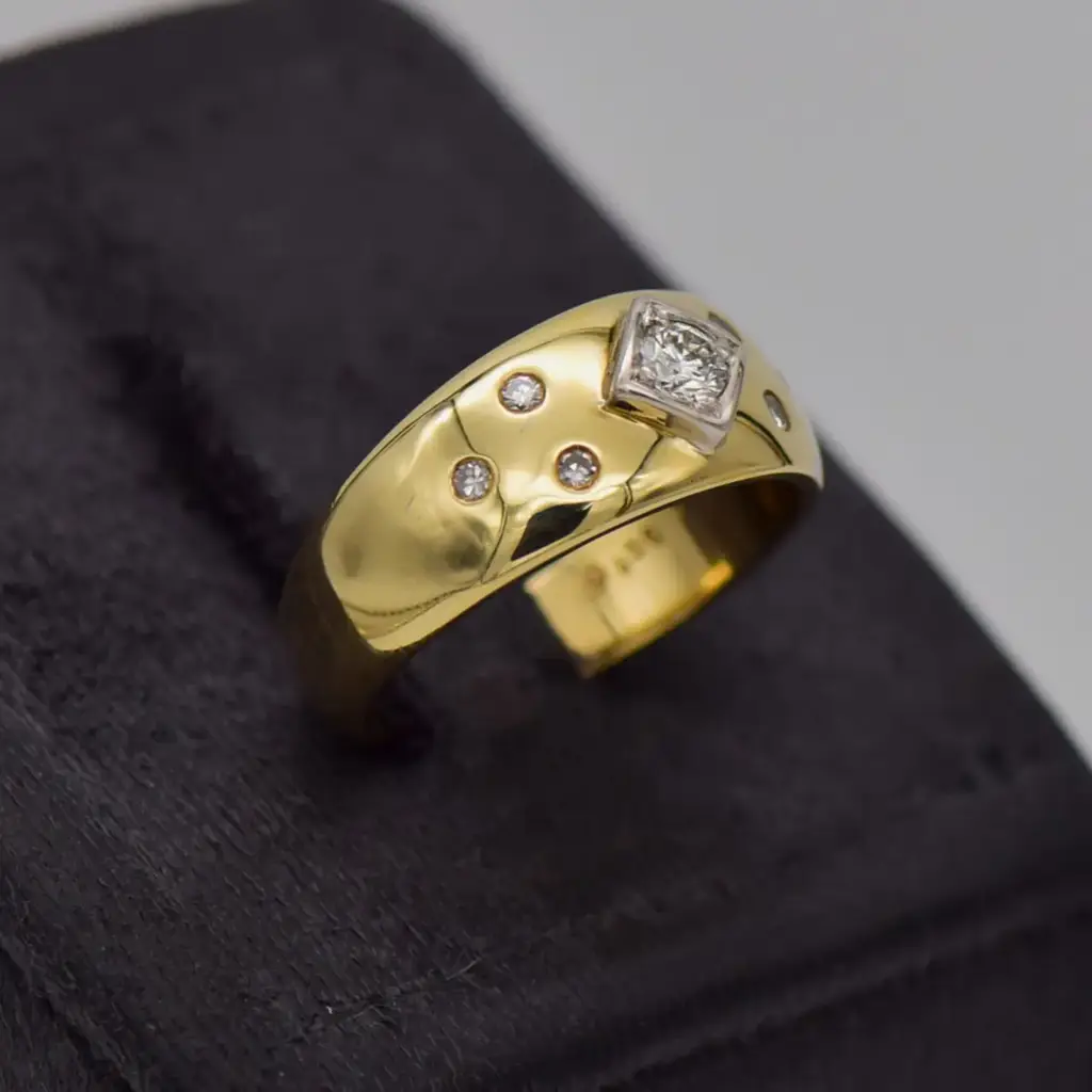 9ct Yellow Gold Dress Ring - View 2