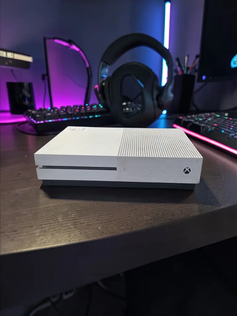 Xbox One S 1681