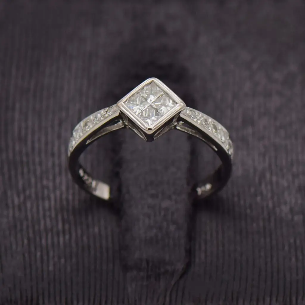 18ct White Gold Dress Ring