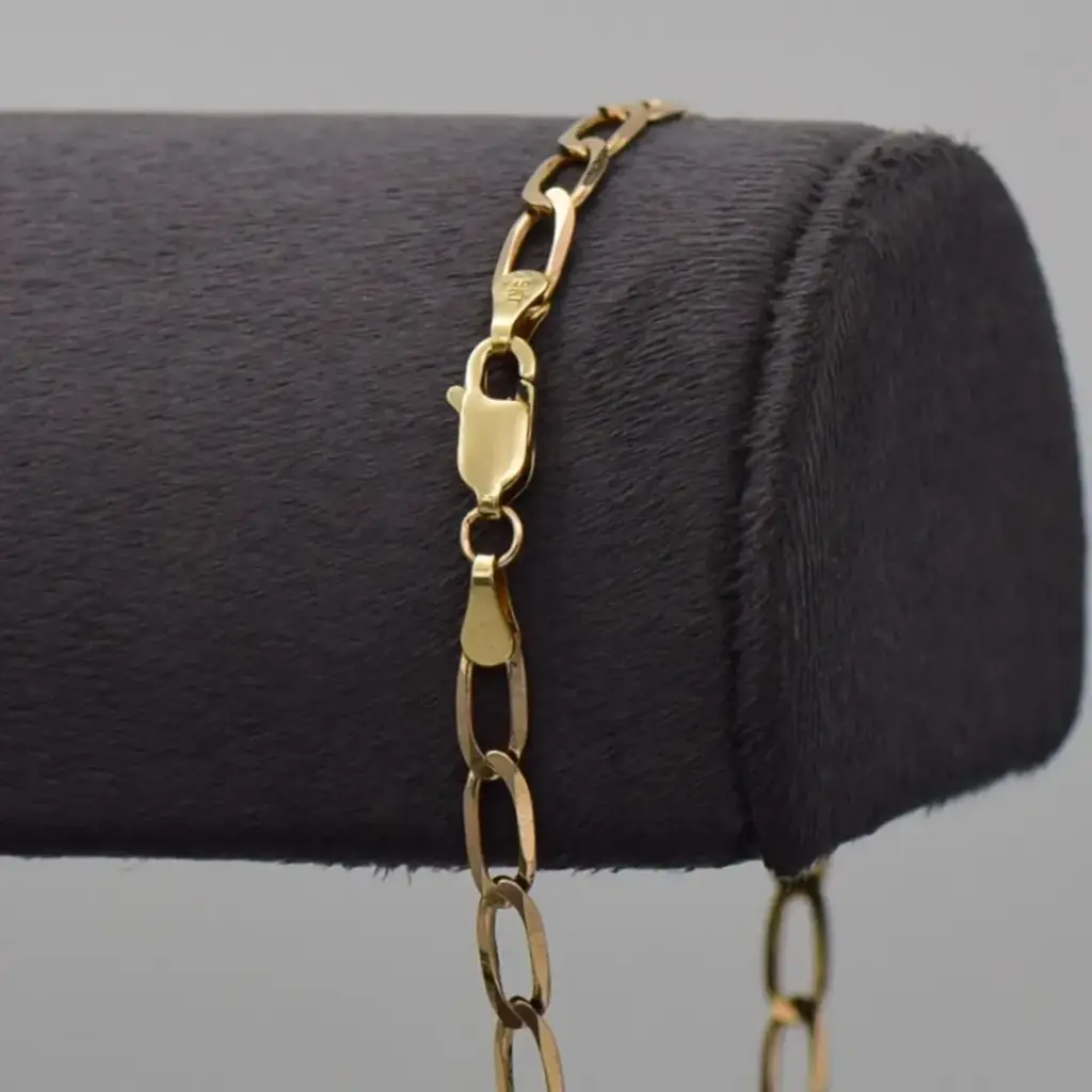 9ct Yellow Gold Bracelet Curb-Link - View 2
