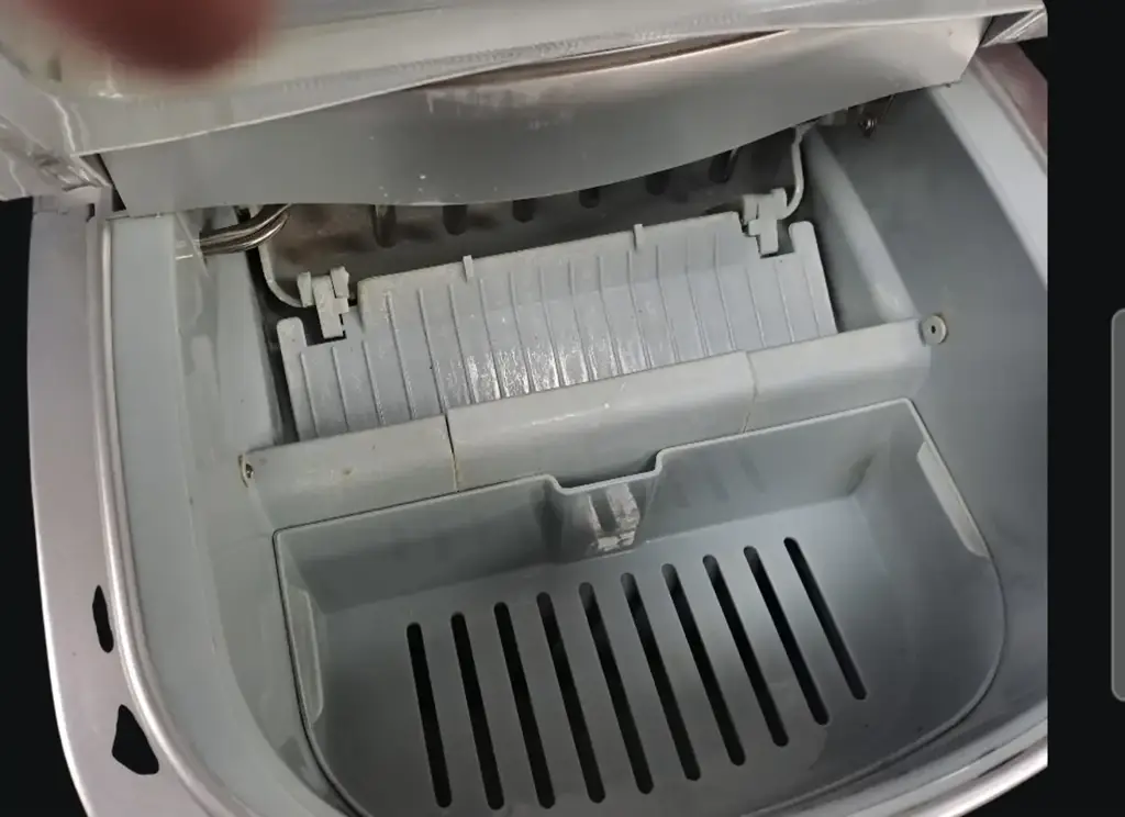 Snomaster Ice Making Machine - View 3