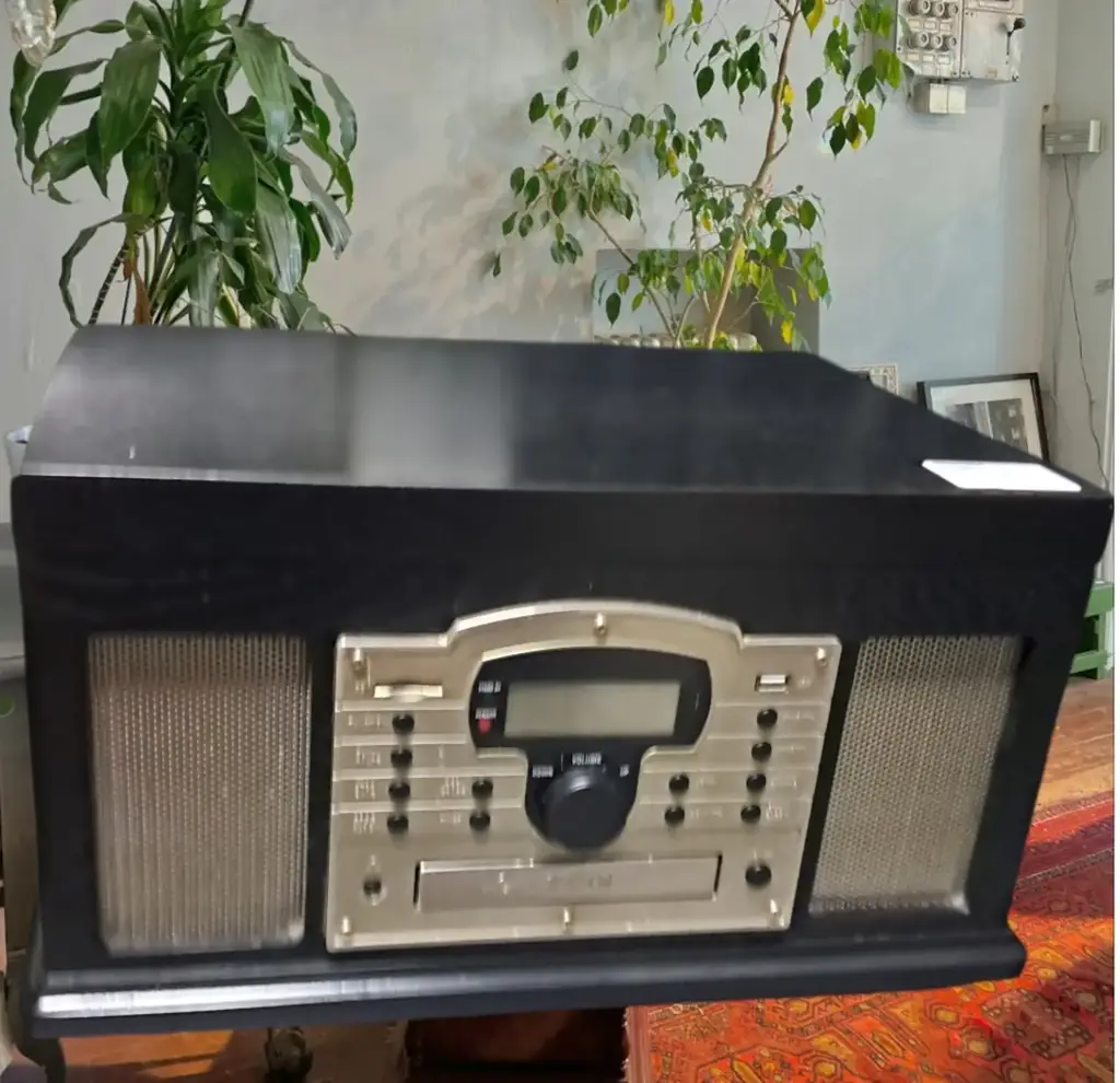 Croxley Retro Turntable - View 2