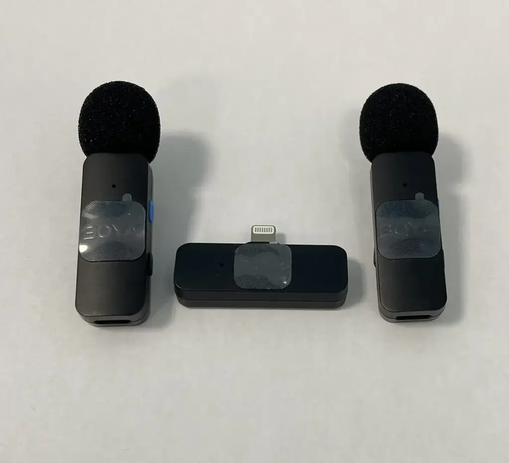 Boya By-V2 Wireless Microphone System - View 2
