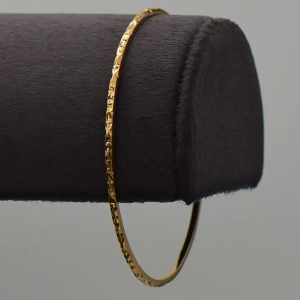 18ct Yellow Gold Bangle Patterned