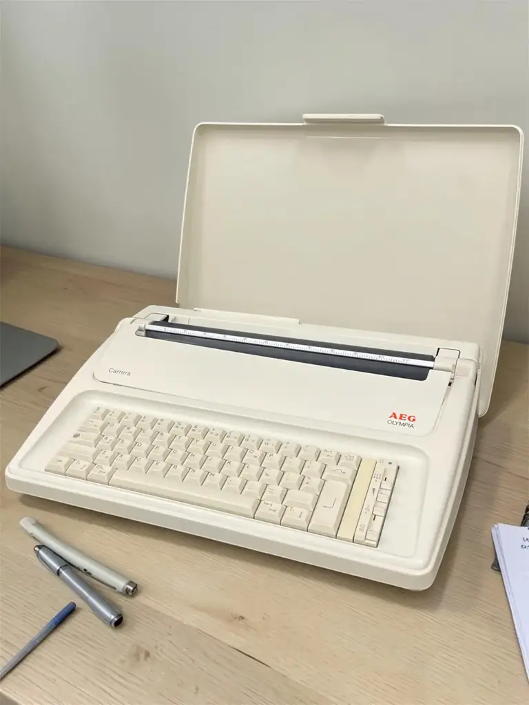 Aeg Carrera Type Writer
