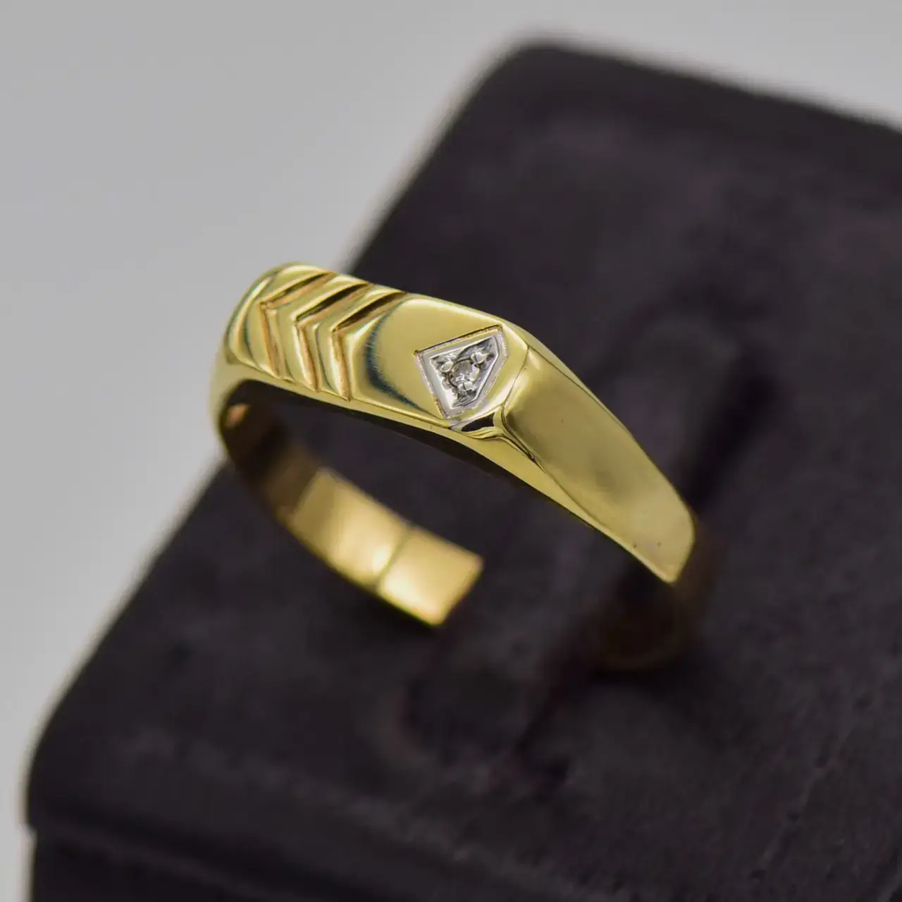 9ct Yellow Gold Men's Ring - View 3