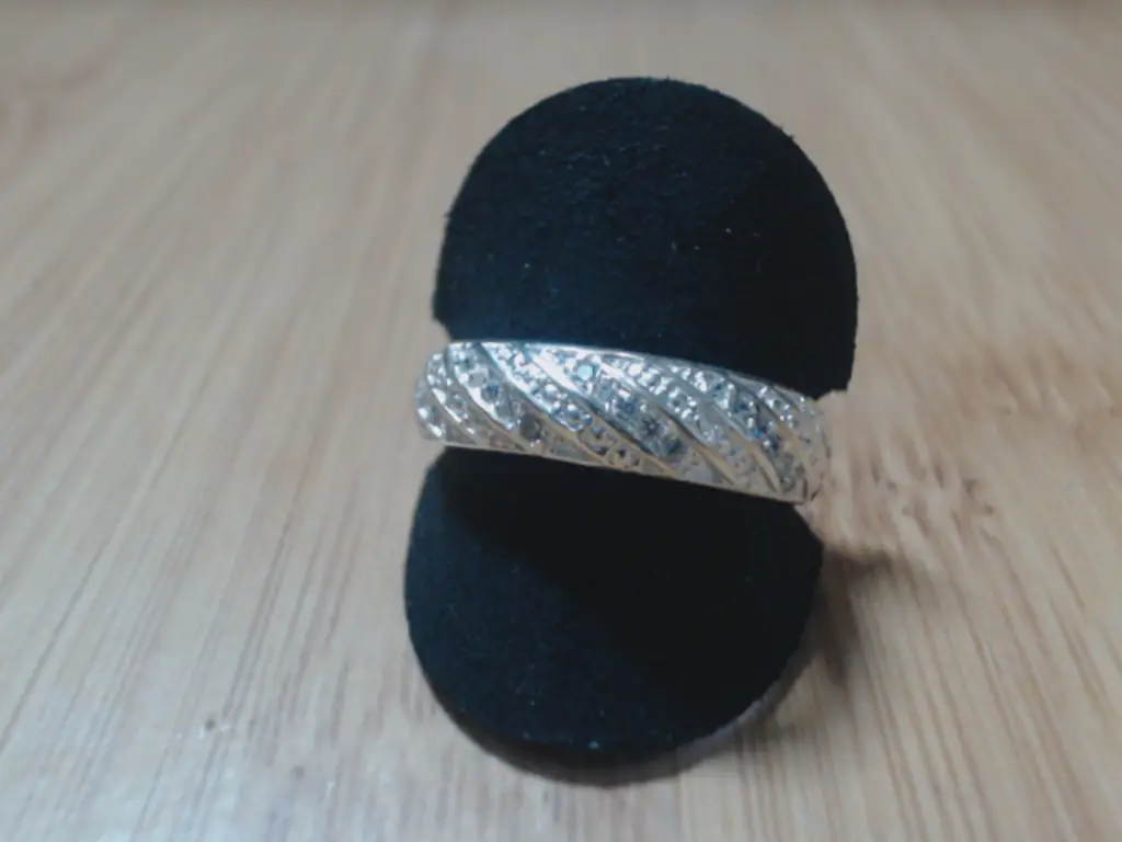 Sterling Silver 925 Ladies Round Etched Ring (Size Q)