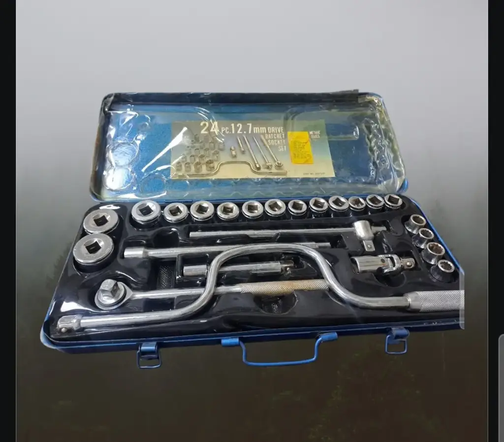 24 Piece Ratchet Socket Set