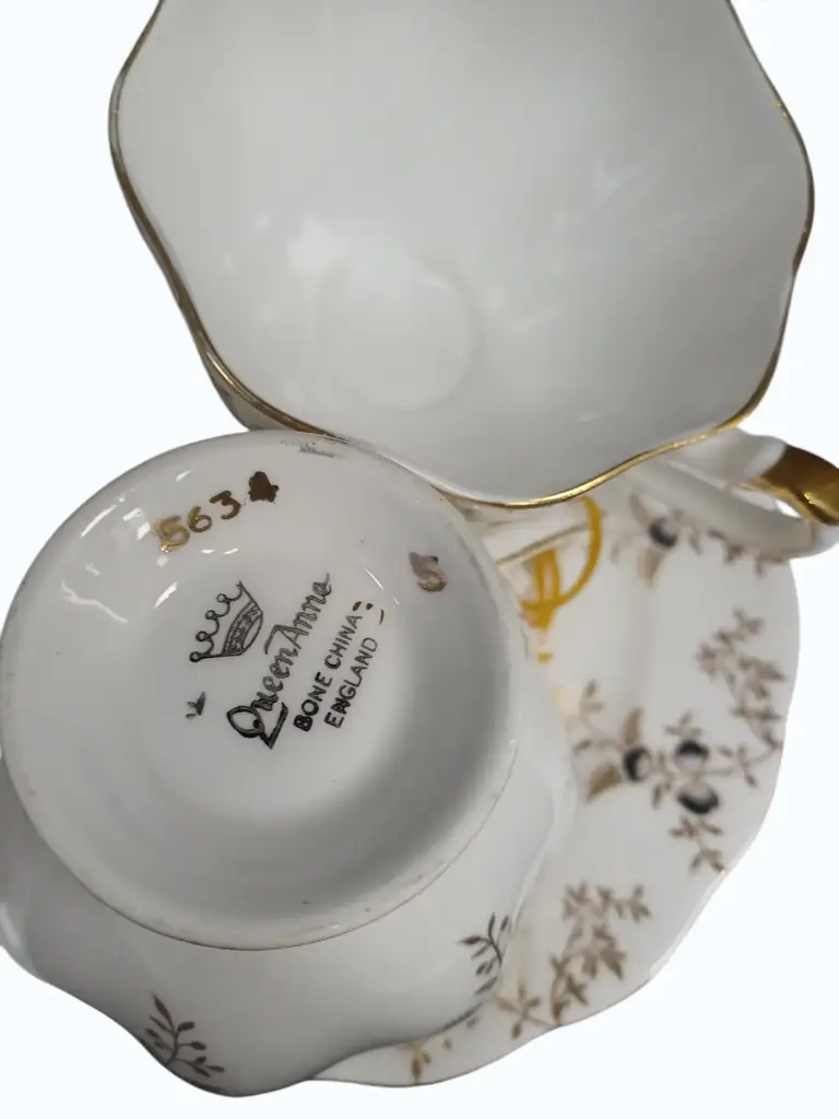 Queen Anne Bone China England 5634 Tea Set - View 3