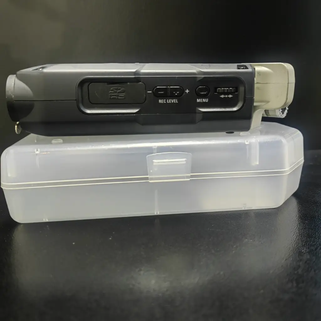 Zoom 4-Track Portable Recorder - View 3