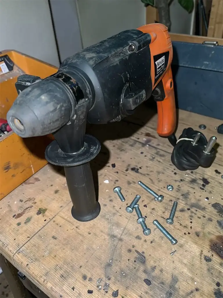 Schultz 750W Rotary Hammer Drill - View 2