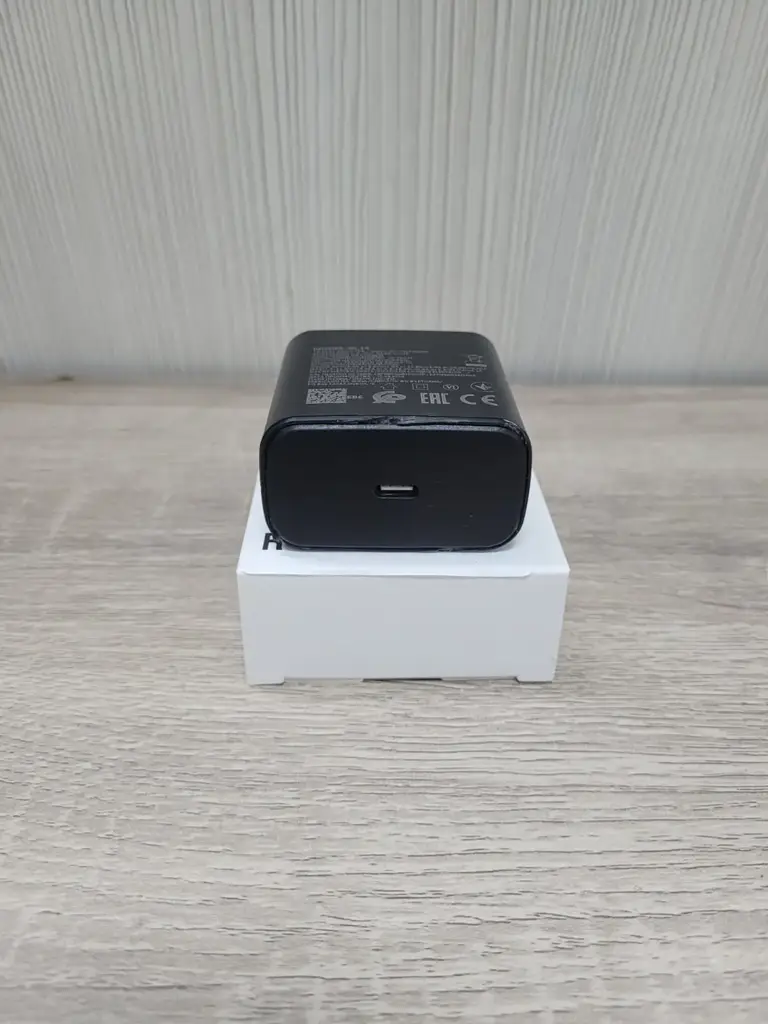45W Usb-C Power Delivery (Pd) Fast Charging Adapter - View 2