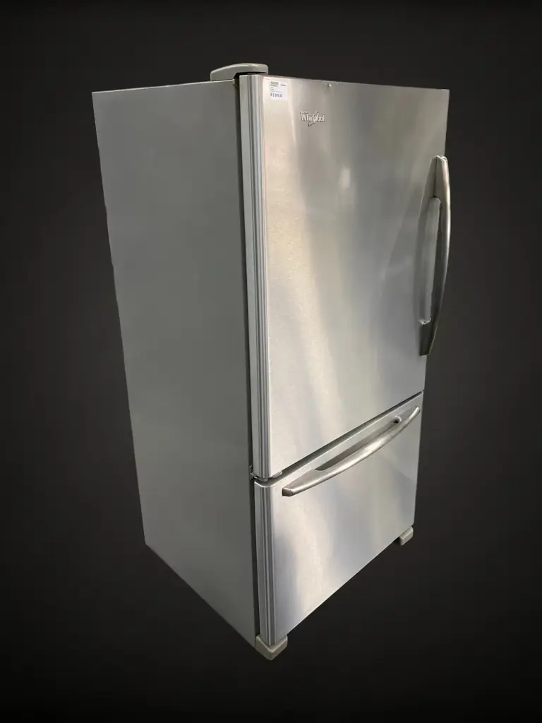 Whirlpool Freestanding Combi Fridge-Freezer Combination. - View 3
