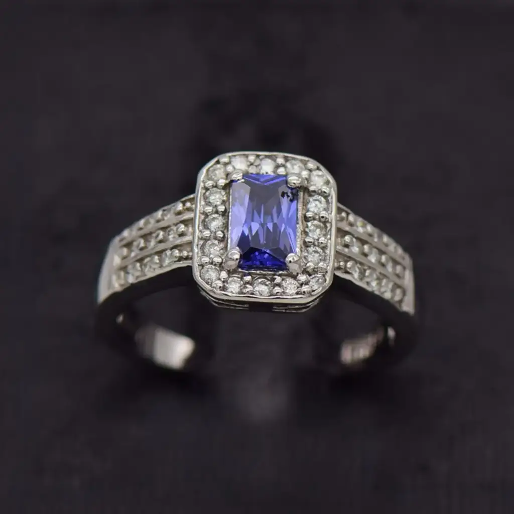 18ct White Gold Dress Ring