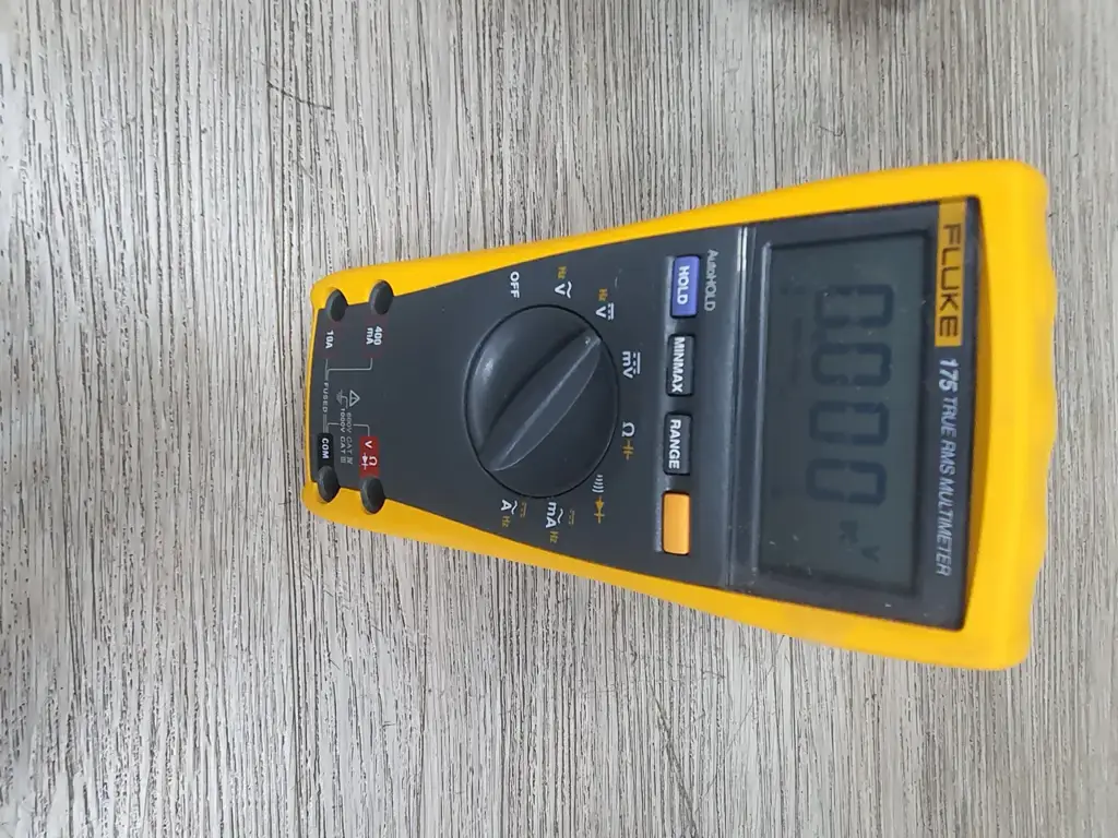 Fluke 175 Handheld Digital Multimeter True Rms - View 3