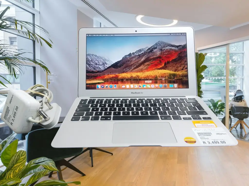 Macbookair7,1 - View 2