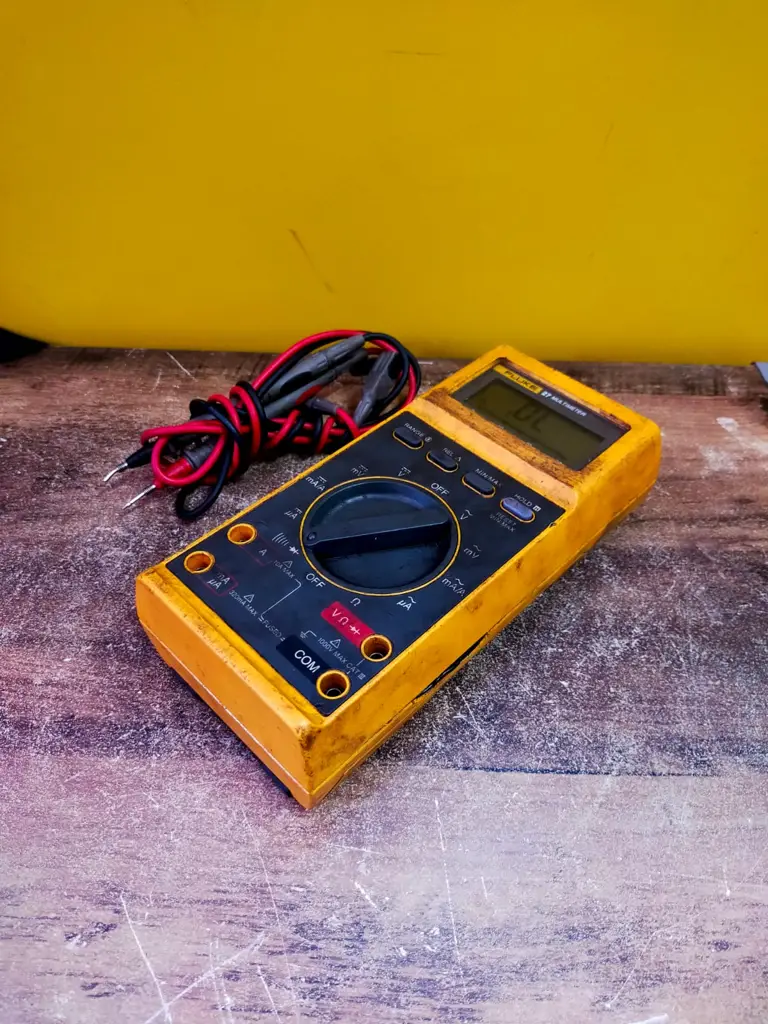 Fluke 27 Analog Digital Multimeter - View 5