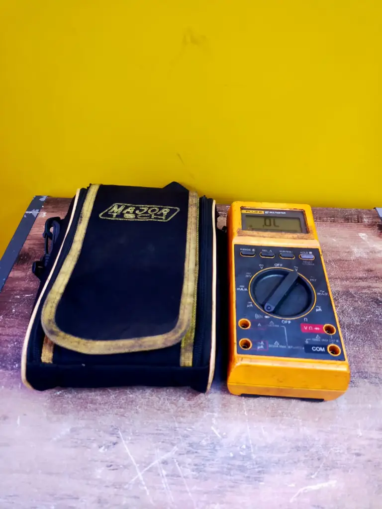 Fluke 27 Analog Digital Multimeter - View 6