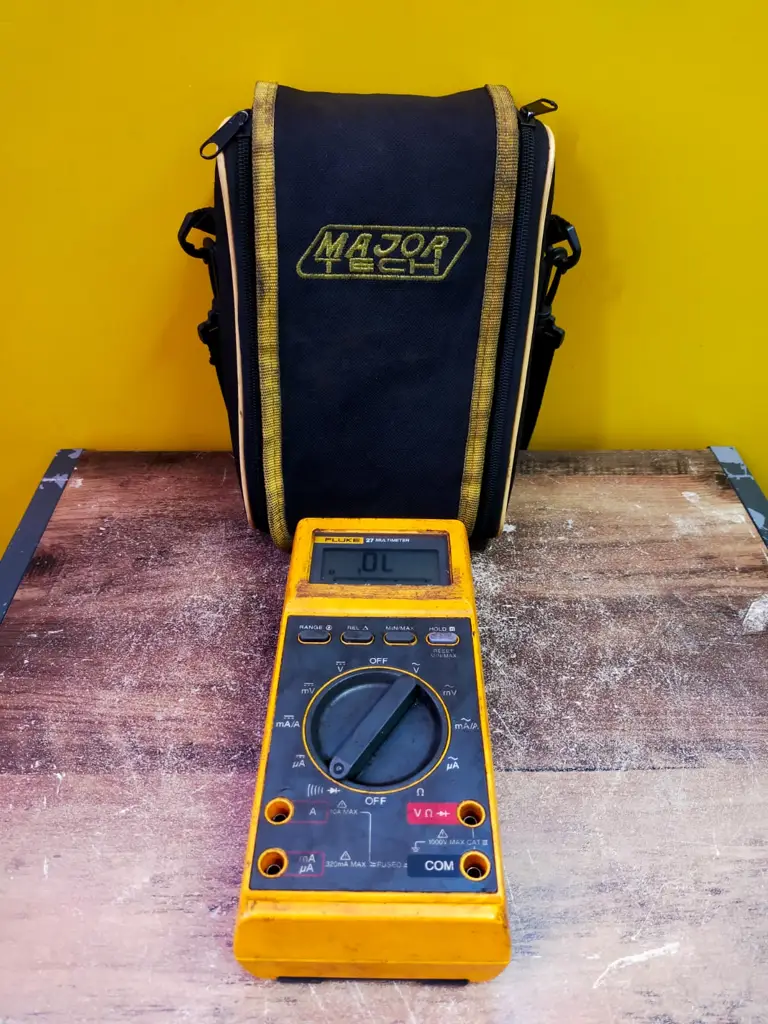 Fluke 27 Analog Digital Multimeter - View 2