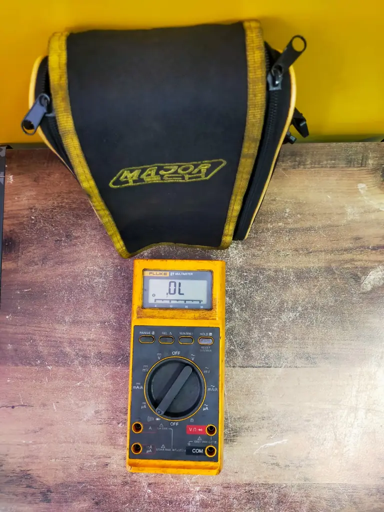 Fluke 27 Analog Digital Multimeter - View 3
