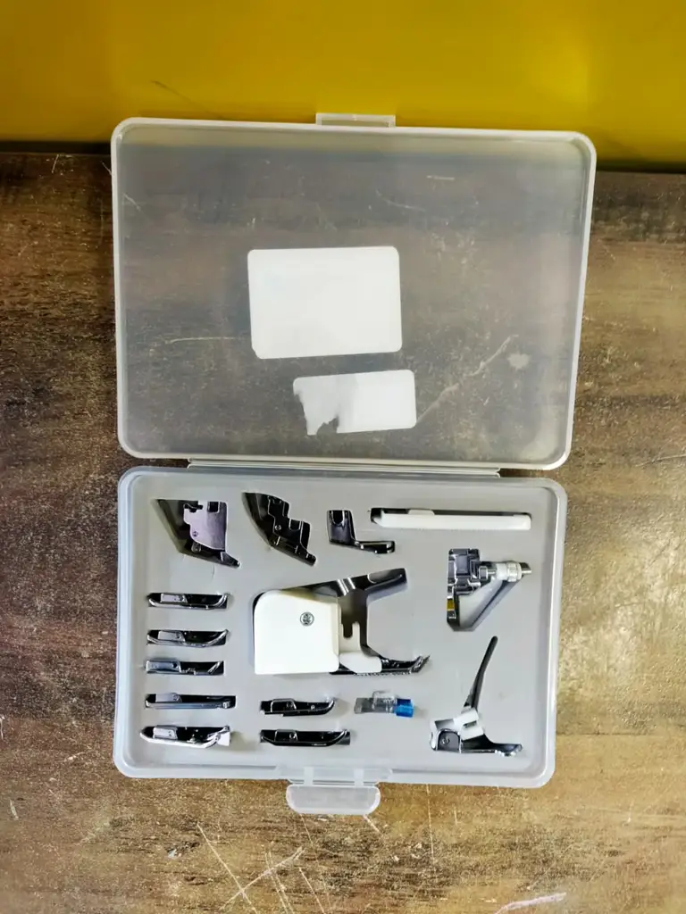 Empisal Sewing Kit