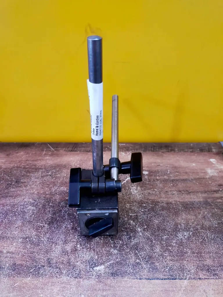 Magnetic Dial Stand - View 2