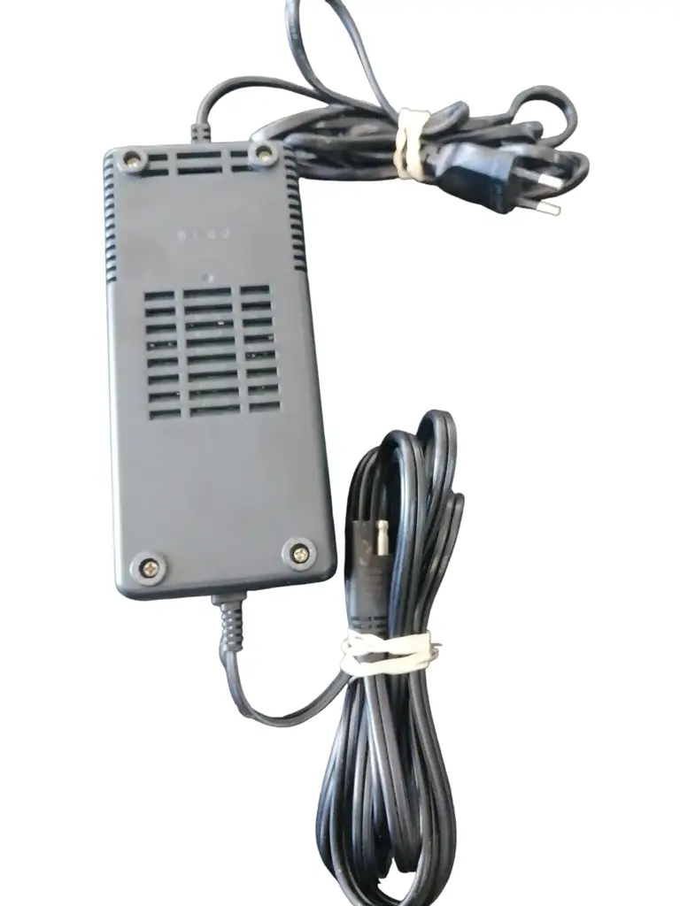 Accumate 6/12 V Battery Charger - View 2