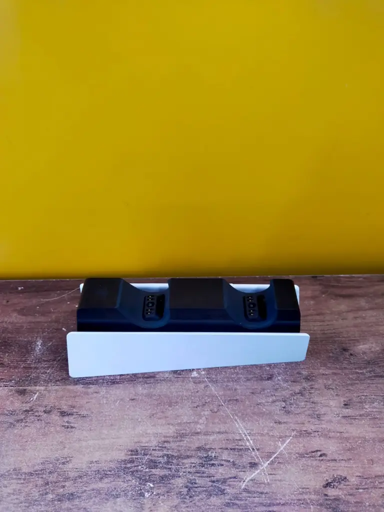 Playstation 5 Dualsense Controller Charging Station - Glacier White (Ps5) - View 2