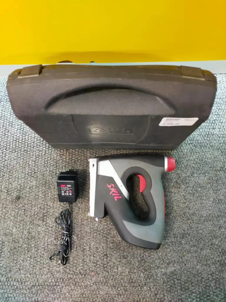 Skil 2100 Staple Gun - View 2