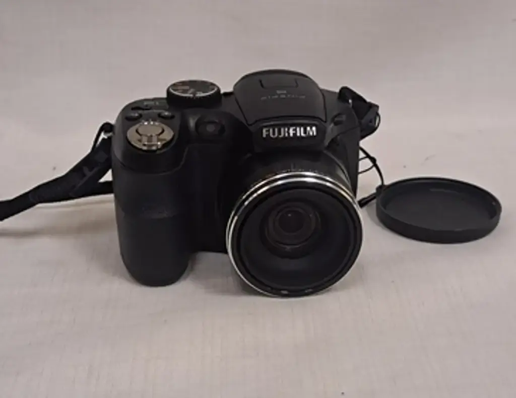 Fujifilm Finepix S1800 Digital Camera