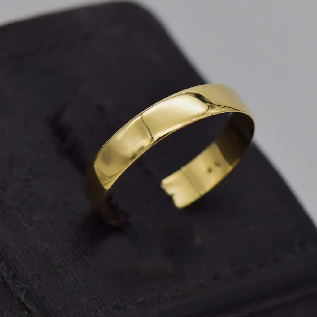 9ct Yellow Gold Wedding Band Plain - View 2